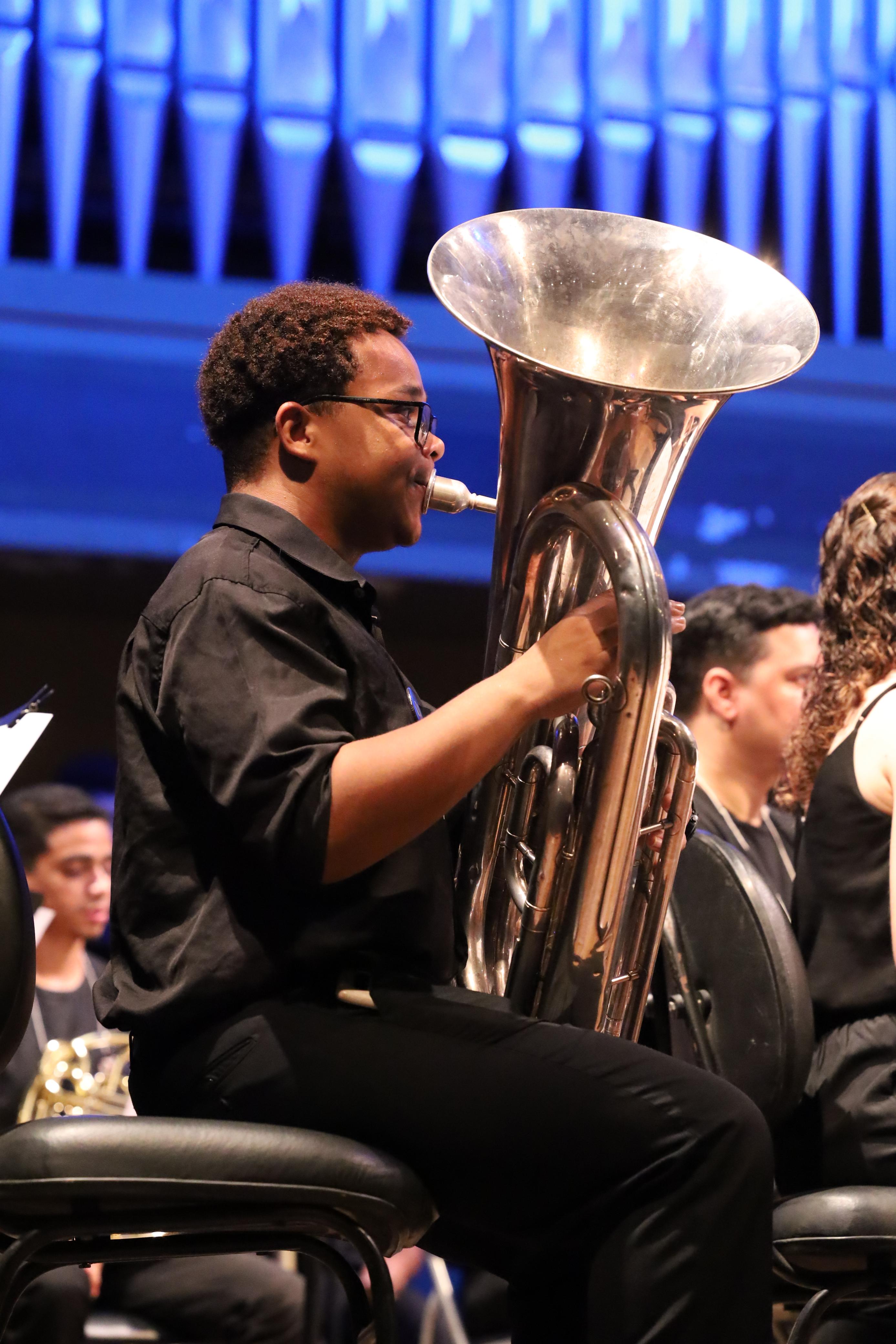 Concerto para Tuba e Banda Sinfônica no III Simpósio de Bandas FUNARTE/UFR.